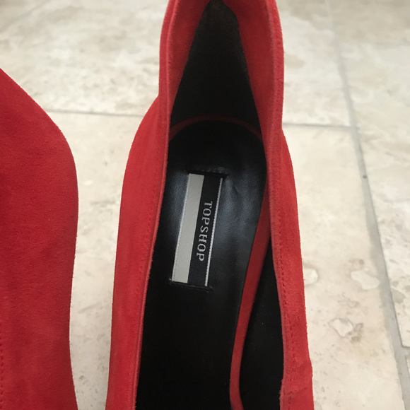 Topshop Gizzelle V Cut Pointed Toe Suede Red shoes - Picture 5 of 7